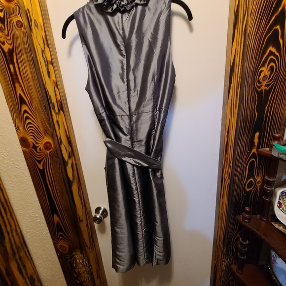 London Times Dress, size 8. Pretty silvery grey ruffled around neck line - Picture 5 of 9